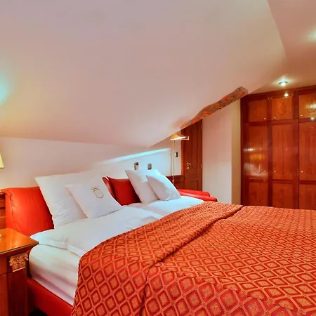 U Pava Hotell