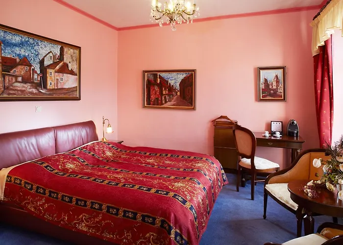 Hotell U Pava 4*