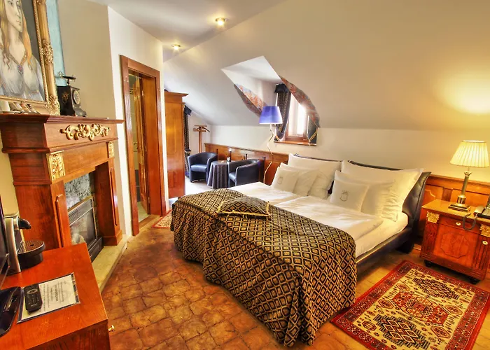 U Pava Hotell 4*