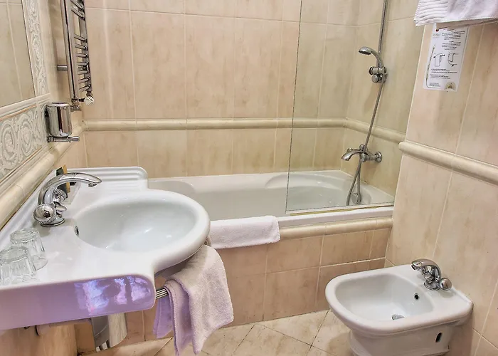 Hotell U Pava 4*
