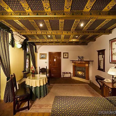 U Pava Hotell 4*