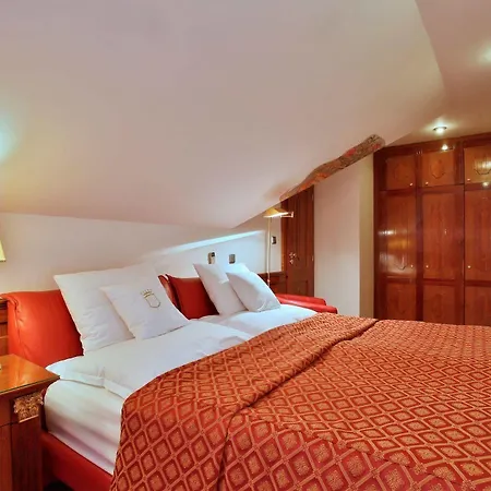 U Pava Hotell
