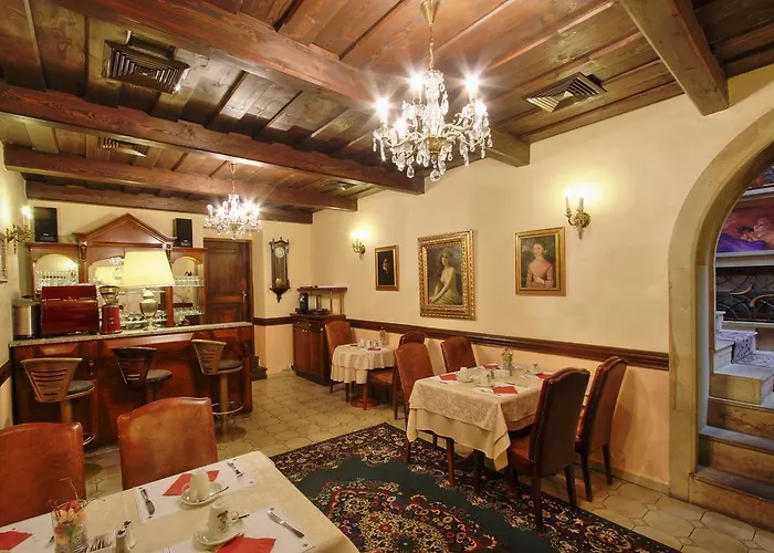 U Pava Hotell 4*