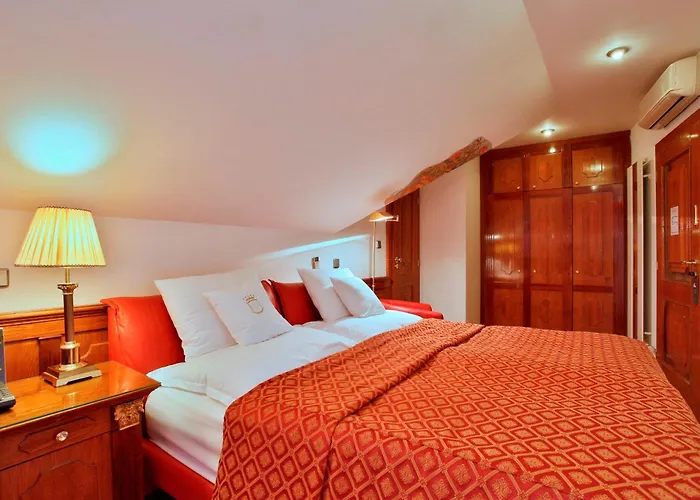 U Pava Hotell